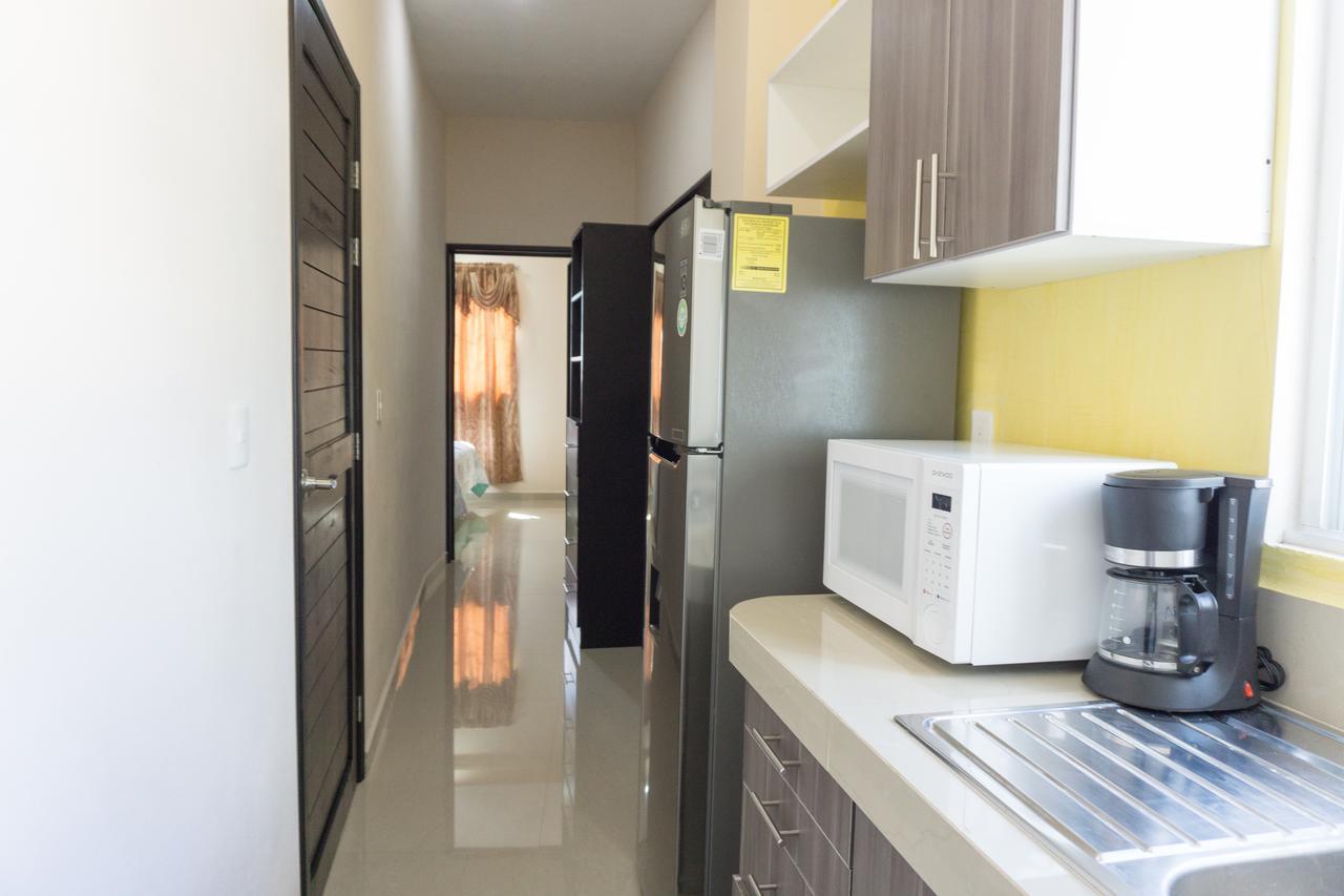 Hotel Suites La Roca Канкун Екстериор снимка