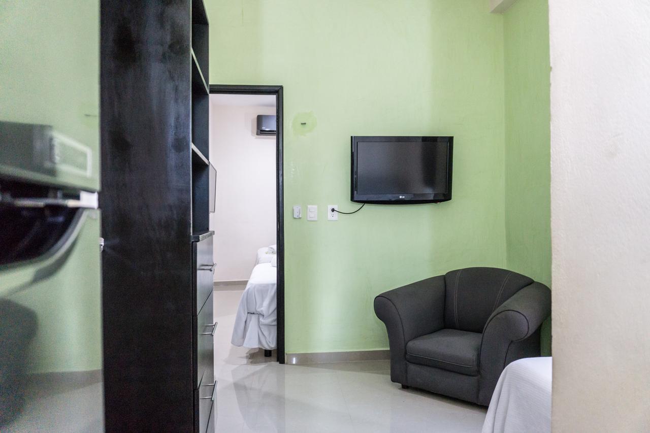 Hotel Suites La Roca Канкун Екстериор снимка
