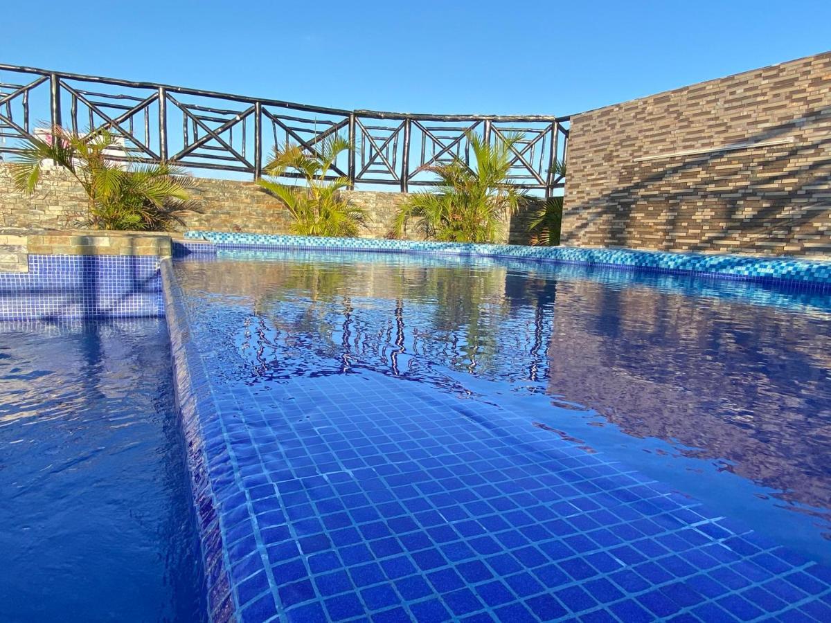 Hotel Suites La Roca Канкун Екстериор снимка