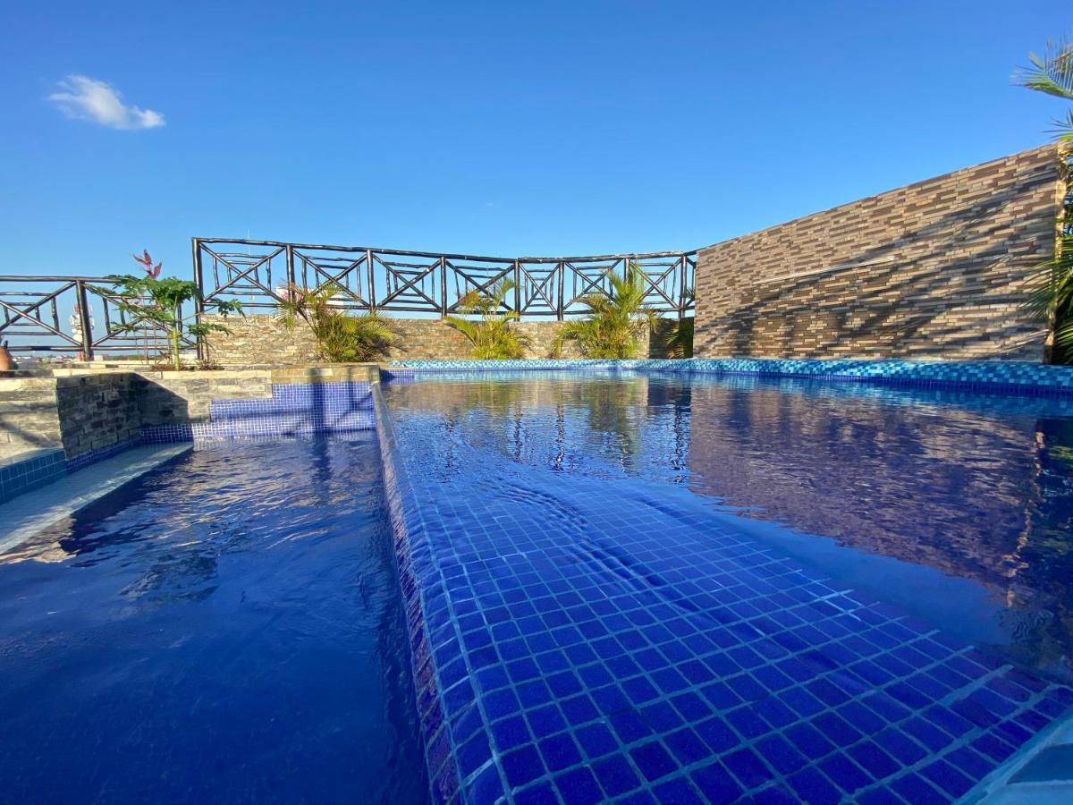 Hotel Suites La Roca Канкун Екстериор снимка